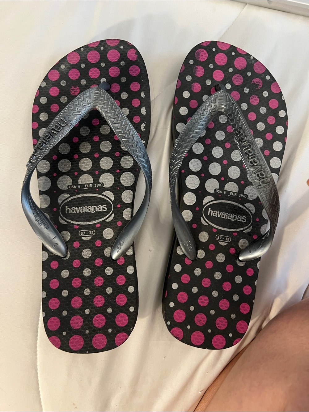 Havaianas Black Flip Flops with Pink & Silver Polka Dot  |  Size 37 - 38  |  Y2K